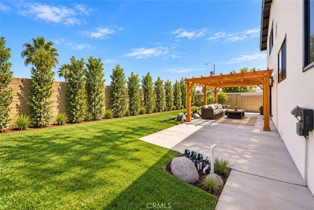 Spacious Backyard Spacious Backyard