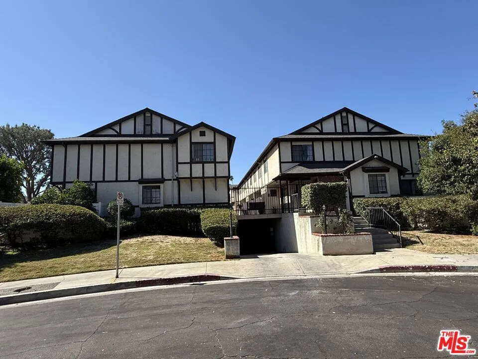 19620 Wyandotte Street 2, Los Angeles, California 91335 — photo 4
