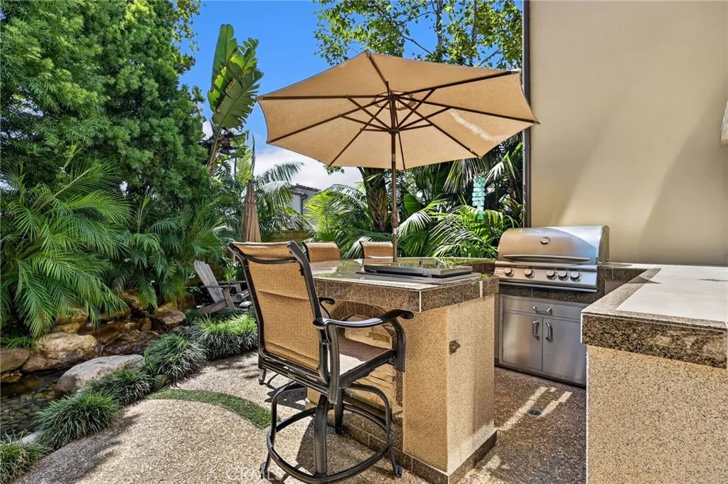 Built-in bar with BBQ-Refrigerator-ice cooler
