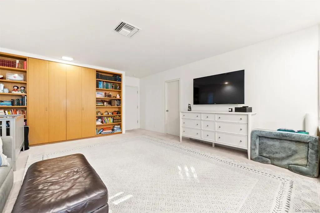 Guest bedroom with en suite bathroom.   We can add a bed or leave it as a workout yoga room, a playroom or an office!