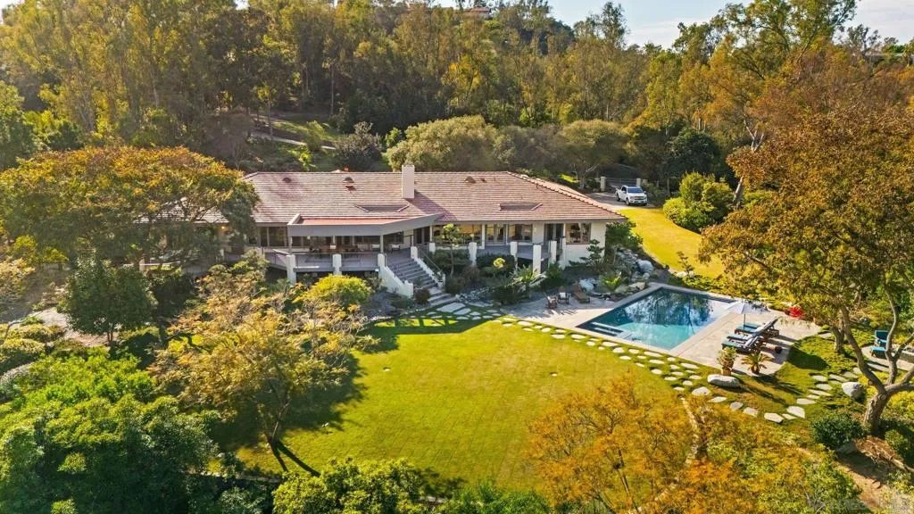 You will love the privacy and large outdoor areas for entertaining, relaxing or gardening!