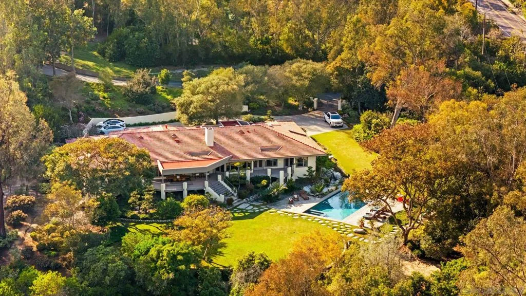 Only 10 minutes to the beach or the Village of Rancho Santa Fe.   4 bedrooms, 4.5 bathrooms
