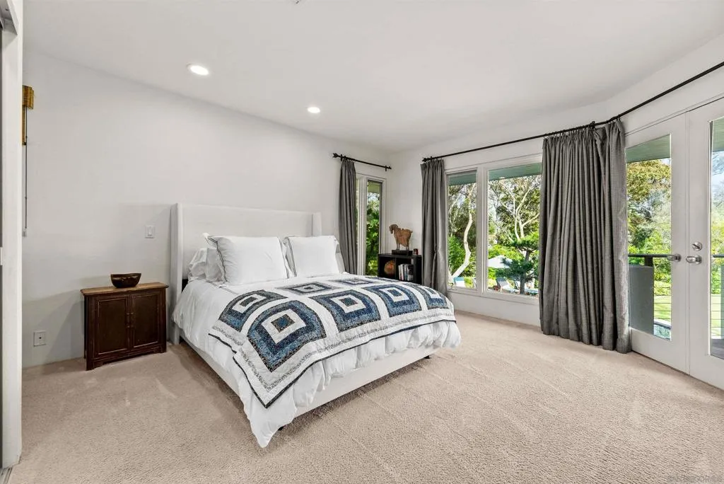 Each guest bedroom has an en suite bathroom.  This bedroom has a queen size bed