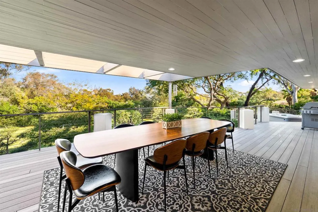 Features lots of room for dining, lounging and BBQ!