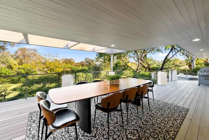 Features lots of room for dining, lounging and BBQ!
