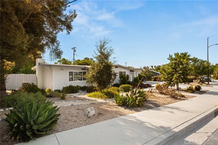 1686 Longwood Avenue, Claremont, California 91711 — photo 4
