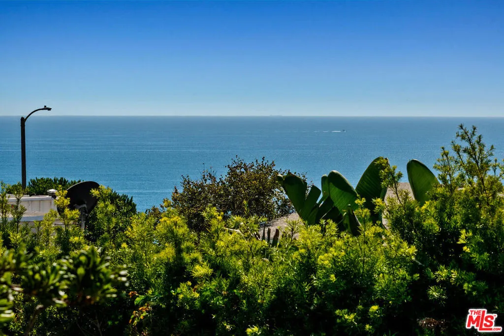 18133 Wakecrest Drive, Malibu, California 90265 — photo 5