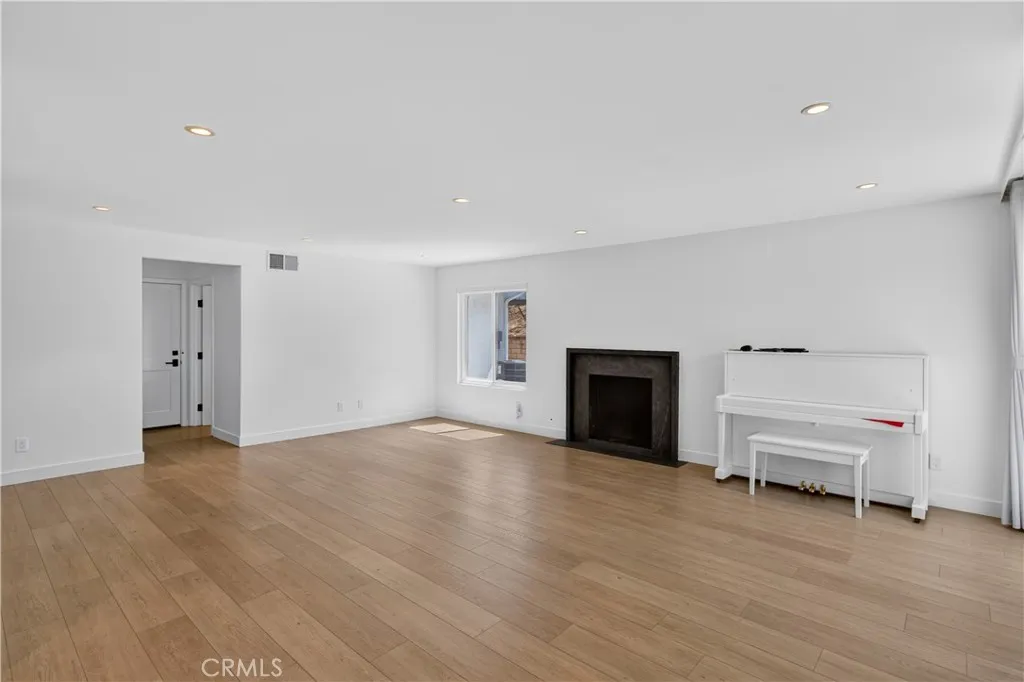Another view of the specious family room