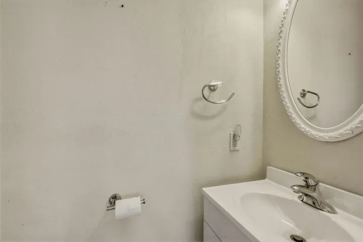 73531CabazonPeakDr-17