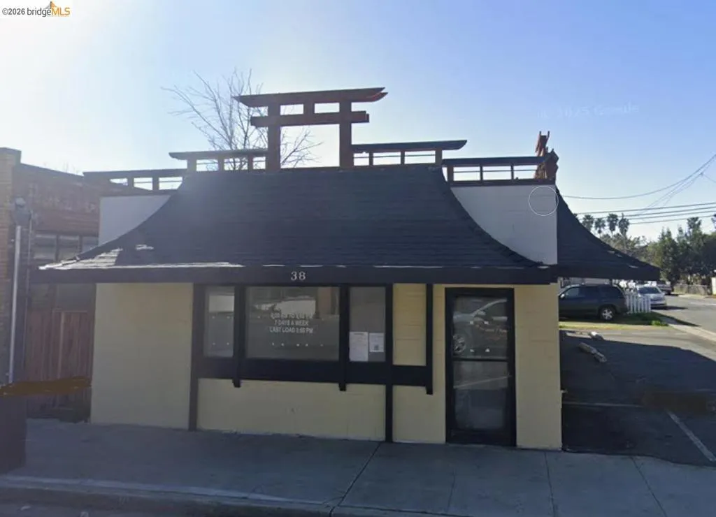 38 Main St