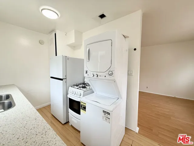 Kitchen with Washer/Dryer