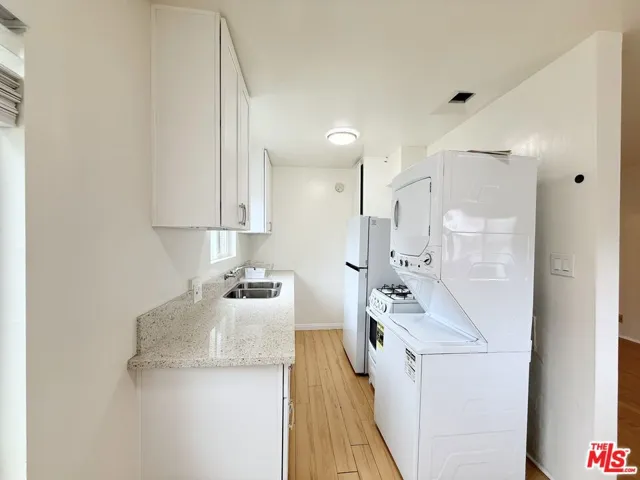 Kitchen with Washer/Dryer