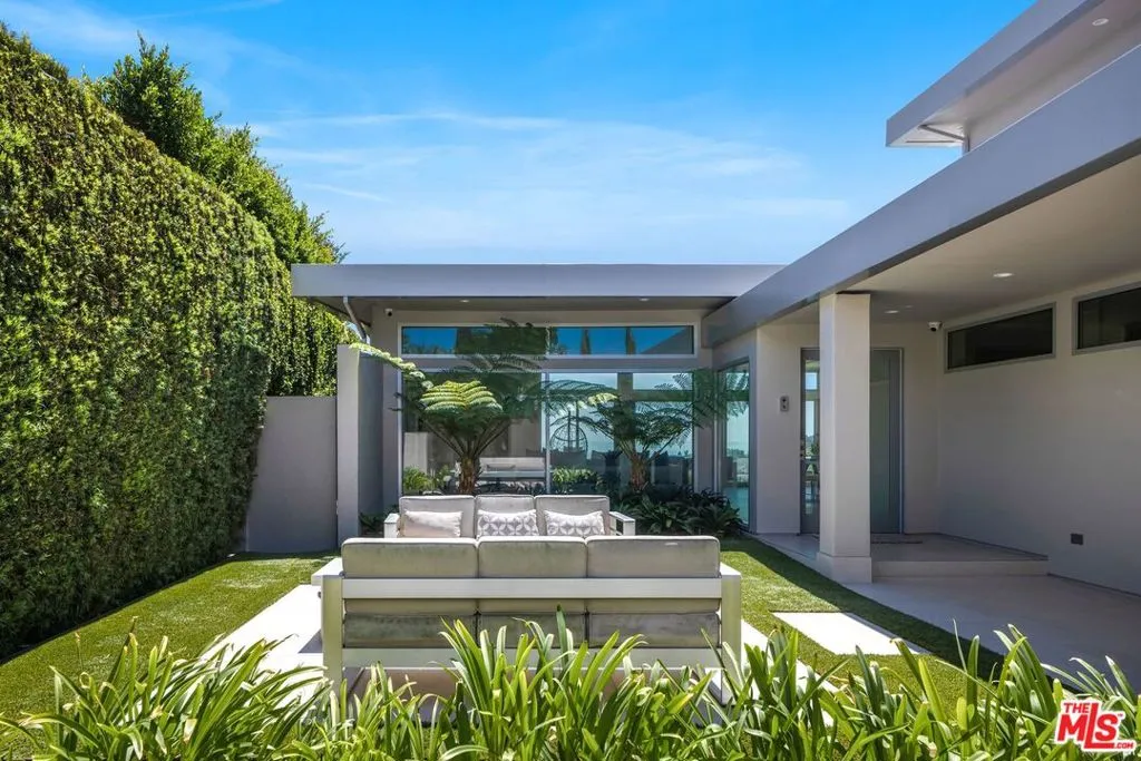 2189 Summitridge Drive, Los Angeles, California 90077 — photo 4