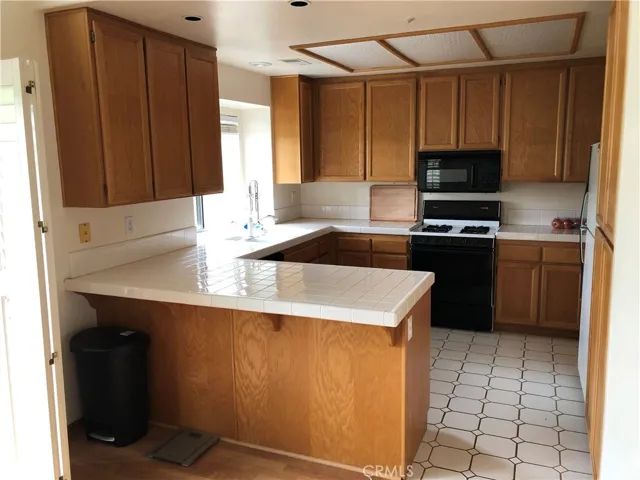 924 Bergamo, San Jacinto, California 92583 — photo 5