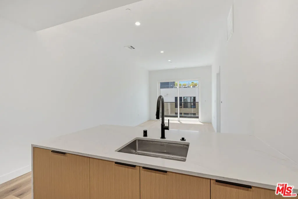 3555 Overland Avenue 403, Los Angeles, California 90034 — photo 5