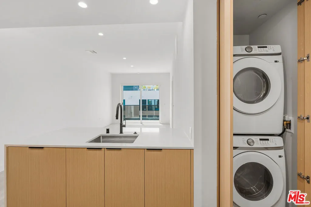 3555 Overland Avenue 403, Los Angeles, California 90034 — photo 4