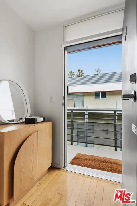 5806 Waring Avenue 14, Los Angeles, California 90038 — photo 5