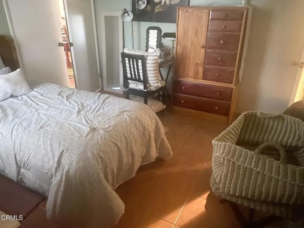 2521 Oarfish bed & double doors