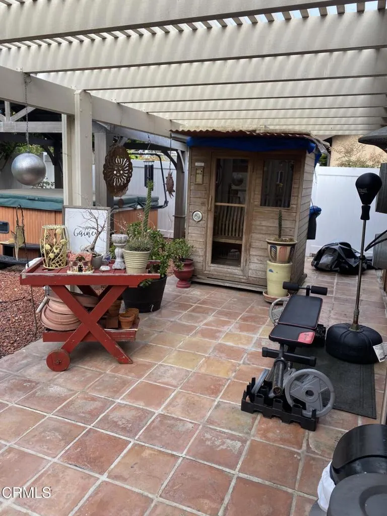 2521 Oarfish backyard spa & patio