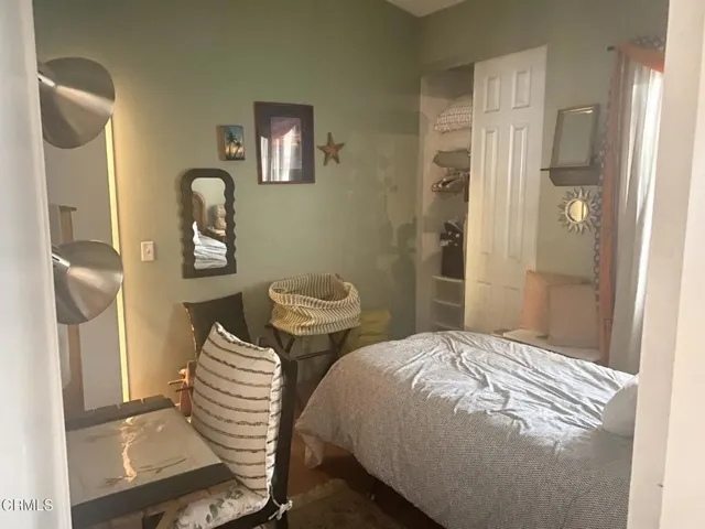 2521 Oarfish bed & closet