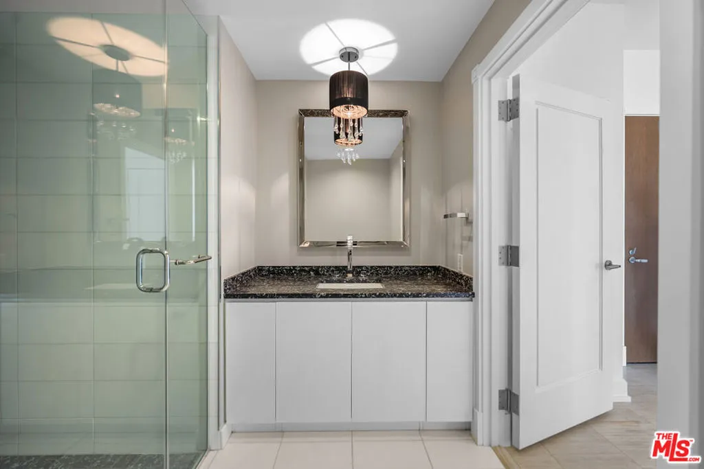 900 W Olympic Boulevard 36i, Los Angeles, California 90015 — photo 4
