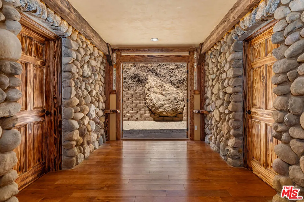 gallery-image 4