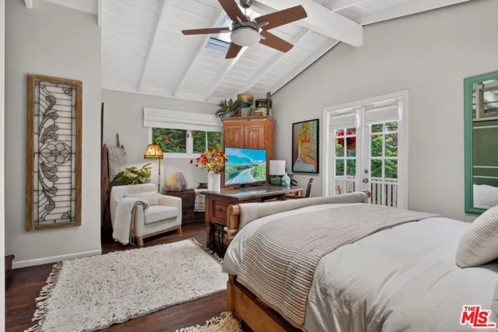 Large Bedroom Sitting Area Large Bedroom Sitting Area