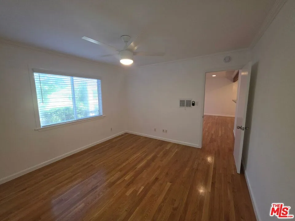305 309 Broadway Street 11, Los Angeles, California 90291 — photo 5