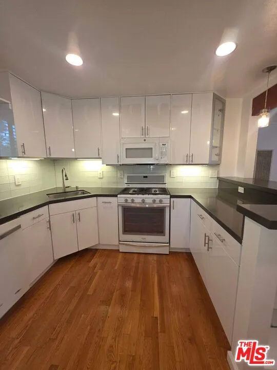 305 309 Broadway Street 11, Los Angeles, California 90291 — photo 4