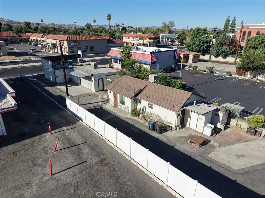 1960 E Florida, Hemet, California 92544 — photo 5