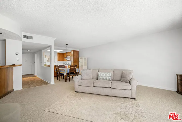 4445 Cartwright Avenue 110, North Hollywood, California 91602 — photo 5