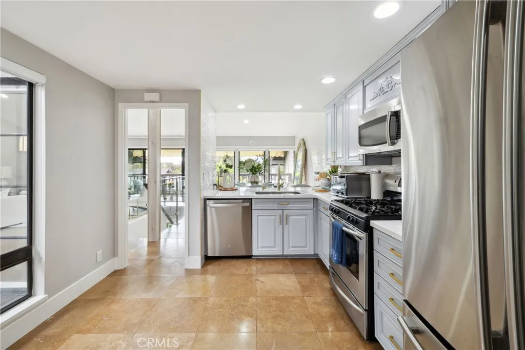 25 Palos 62, Irvine, California 92612 — photo 5