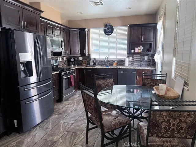 7194 Almeria, Fontana, California 92336 — photo 4