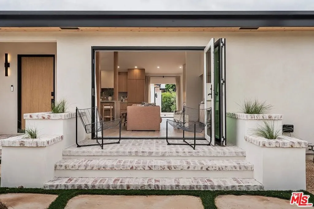 8417 Holy Cross Place 1&2, Los Angeles, California 90045 — photo 4