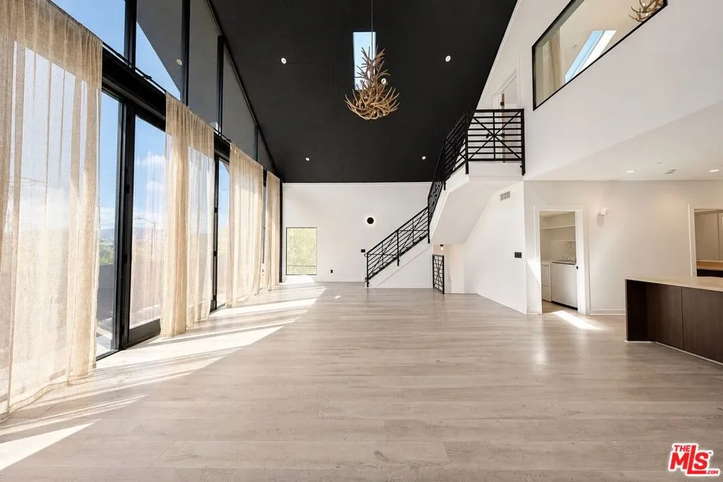 2230 Glendale Boulevard, Los Angeles, California 90039 — photo 4