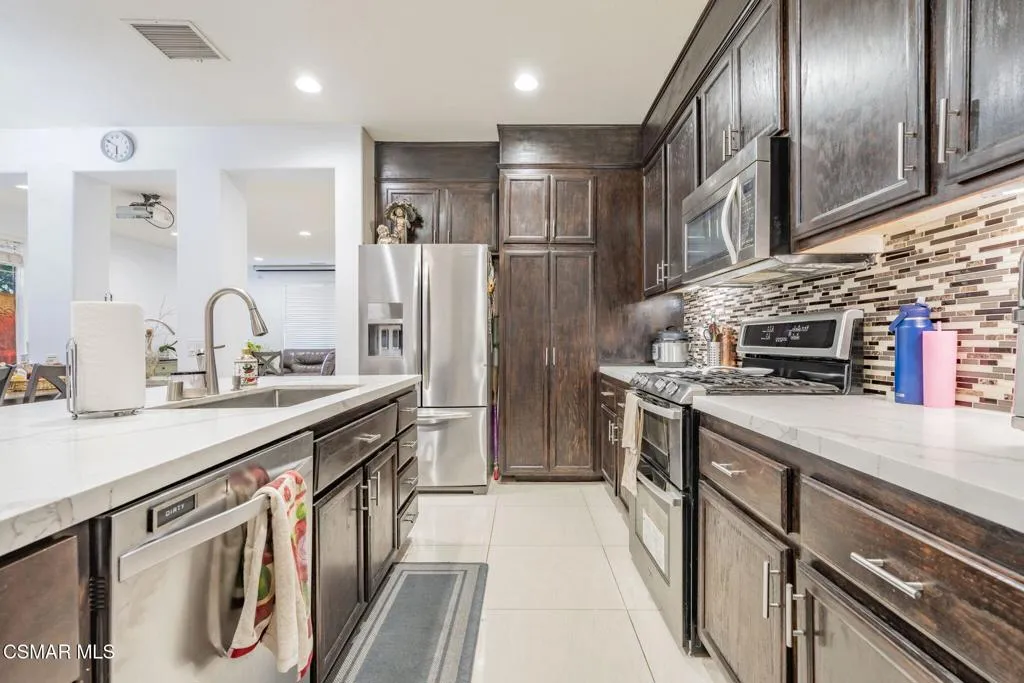 15-web-or-mls-_CK10605 15-web-or-mls-_CK10605