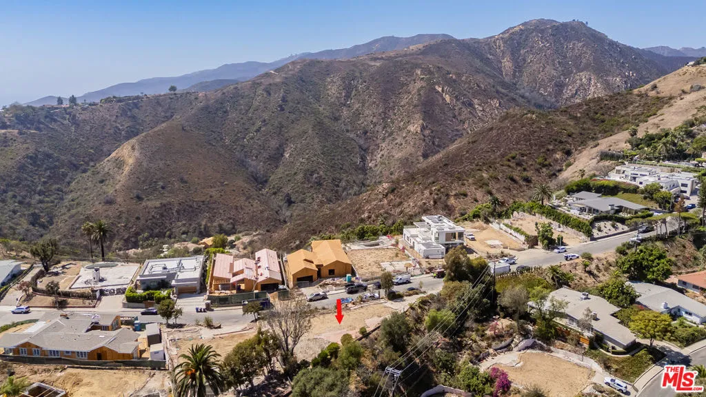 922 Enchanted Way, Pacific Palisades, California 90272 — photo 4