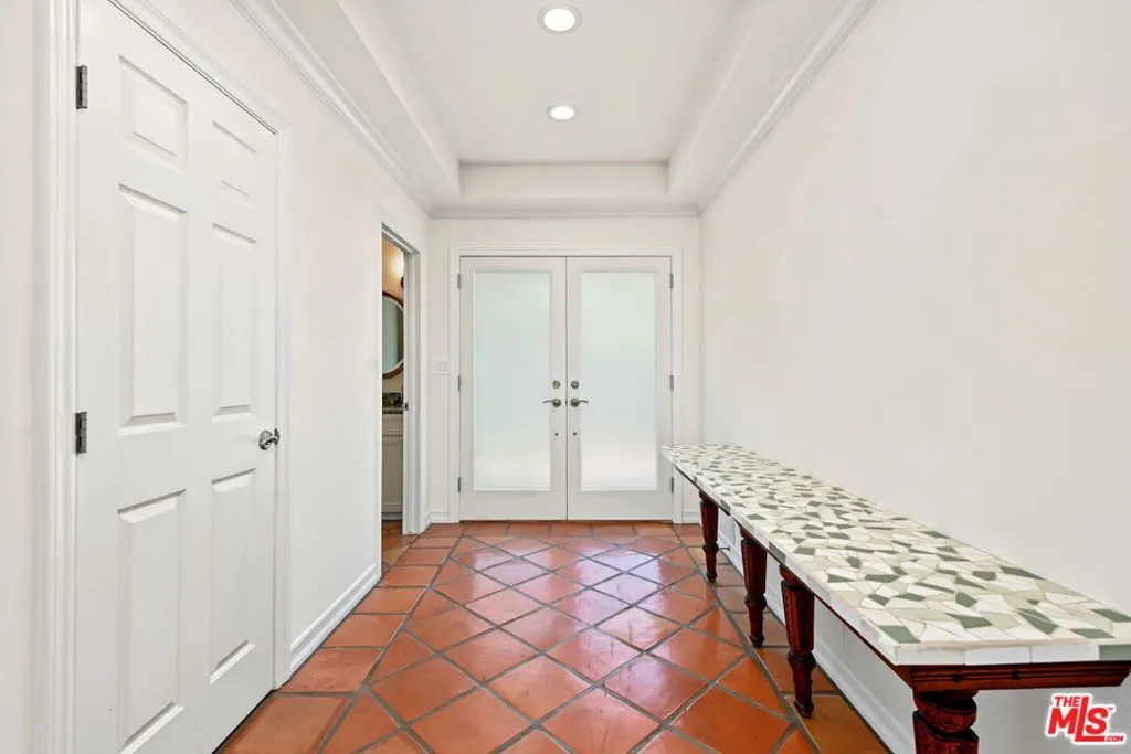 860 Bronze Lane, Los Angeles, California 90049 — photo 4