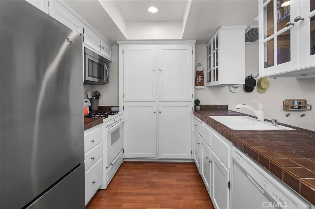 10365 Almayo Avenue 6, Los Angeles, California 90064 — photo 5