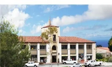 Lunada Bay shopping center across the street