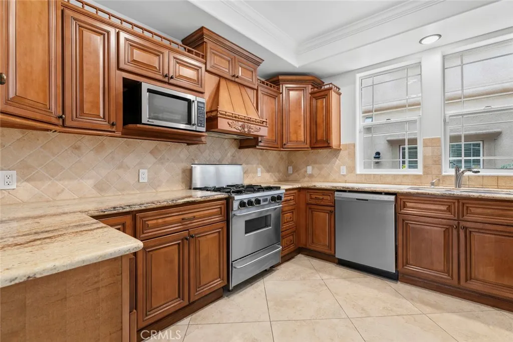 Custom made wooden kitchen cabinets Custom made wooden kitchen cabinets