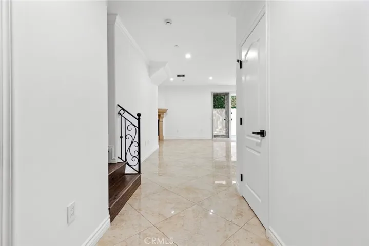 Clean, bright & light unit