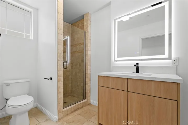 2nd bathroom w new vanity & mirror