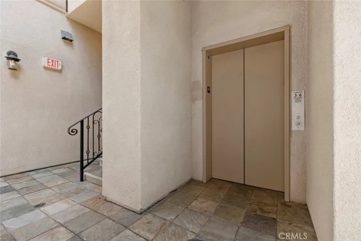 elevator to garge
