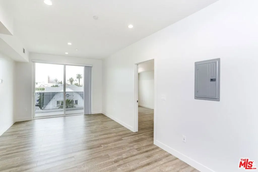 744 Hartford Avenue 501, Los Angeles, California 90017 — photo 4