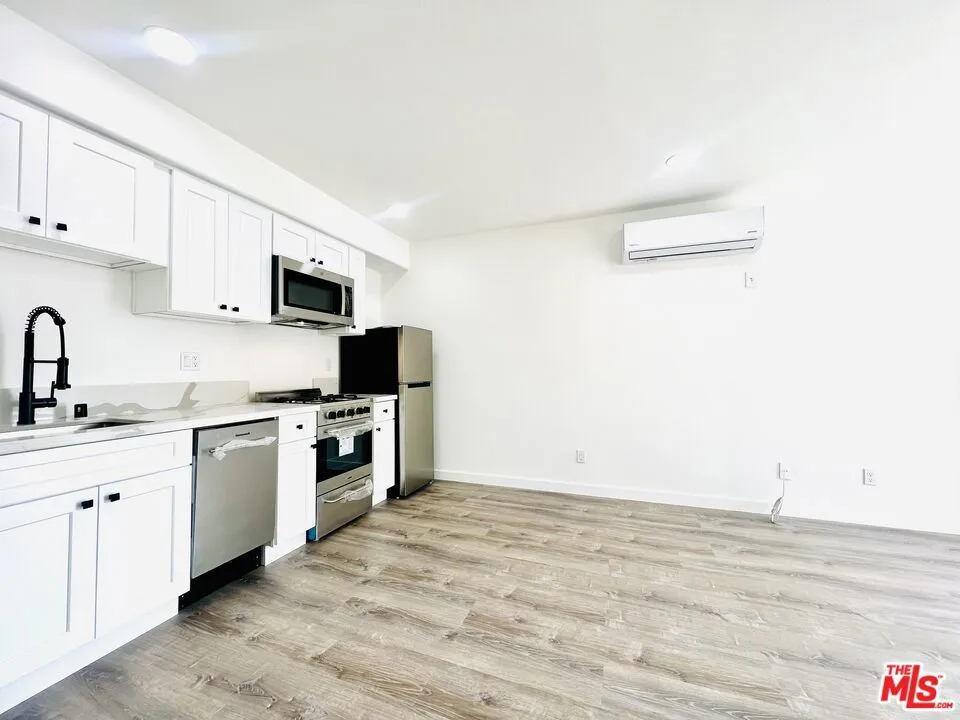 421 E Chevy Chase Drive A, Glendale, California 91205 — photo 4