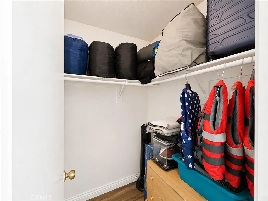 WALK IN CLOSET WALK IN CLOSET