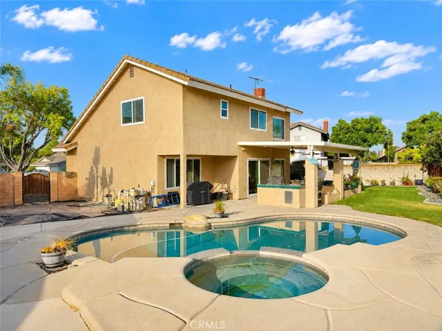 BACKYARD/POOL & SPA