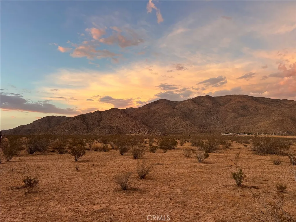 3 Del Oro Road, Apple Valley, California 92308 — photo 4