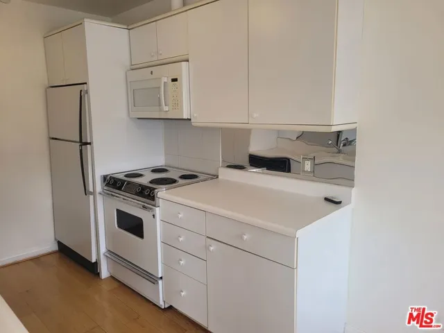 960 Larrabee Street 310, West Hollywood, California 90069 — photo 4